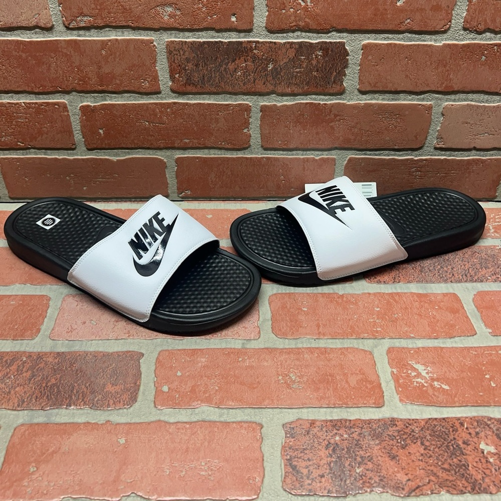 Nike ‘BENASSI JDI’ White/Black Classic Slide Sandals Men’s Size 10